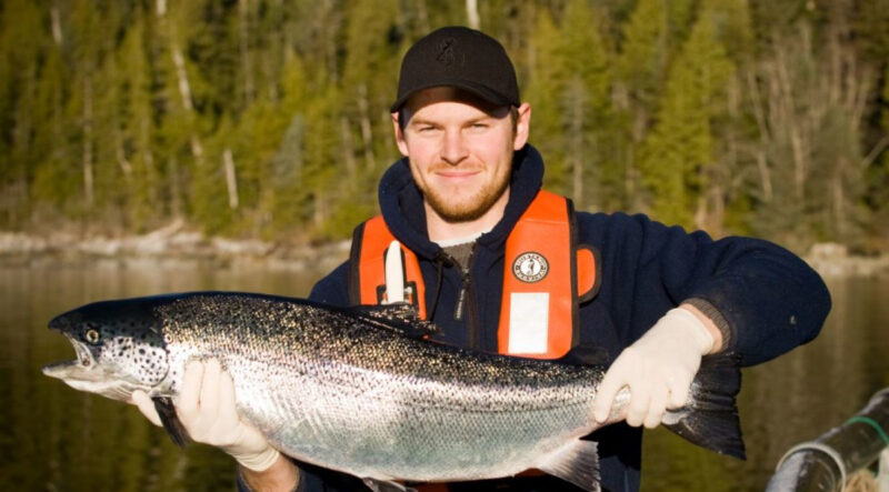 Vancouver Island communities will lose more than 4,700 aquaculture-related jobs if the Federal Government does not renew 79 salmon farming licences immediately