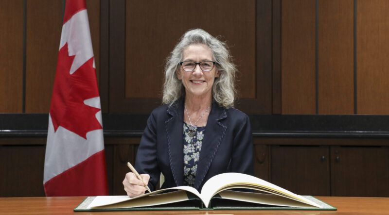 Internal memo shows Federal Fisheries Minister Joyce Murray was warned that she did not have evidence to substantiate her decision to shut down salmon farms in British Columbia.